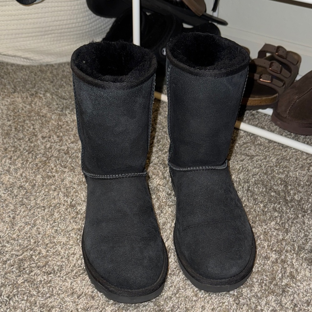 Black Short Ugg Boots